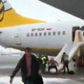 Putnici iskakali iz aviona: Drama na švedskom aerodromu: Dim iz kokpita se raširio kroz celu letelicu, ljudi u panici bežali…