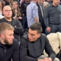 Sin Dejana Milojevića bodri crno-bele: Nikola u Areni navija za Partizan protiv Žalgirisa (video)