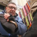 Od poštenog rada kupio stan i iškolovao decu: Mujo je jedan od poslednjih čistača cipela u Beogradu: "Častan dinar ima…