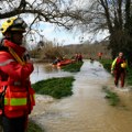 Poplave na jugu Francuske: Bujica odnela četvoročlanu porodicu dok su pokušavali da pređu most