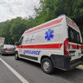 Stravična nesreća kod Pećinaca: Sumnja se da ima mrtvih: Automobil smrskan do neprepoznatljivosti (foto)