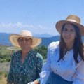 Od hobija do posla: Majka i ćerka posadile lavandu u srpskoj Provansi i sada od 30 lekovitih biljaka proizvode ulja bez ikakve…