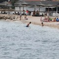 Oboren rekord na Jadranu! More nikad toplije u istoriji merenja: Na ovim plažama temperatura vode nije padala ispod 29…