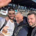 Čeda Jovanović roni suze na aerodromu! Čvrsto grli sina Mihajla: Da ispričam priču koliko velika ljubav može biti! Sa…