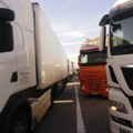 Kamioni na Batrovcima čekaju pet sati, na GP Sremska Rača dva