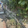 Saobraćajna nezgoda u Trbušanima: Mladić se vozilom zakucao u betonsku banderu