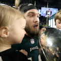 Osvajač Superbola (38) izgubio bitku sa opakom bolesti: Velika tuga potresla NFL