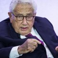 „Njujork tajms”: Kisindžerova „šatl-diplomatija” za mir u Ukrajini