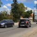 Из кафане на булевар и то контрасмером! Жена за воланом направила хаос у Нишу - погледајте како је возила (видео)