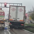 Колапс ка Београду: Удес камиона успорио саобраћај