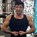 Nije Jašar Ahmedovski, već Zoran Pejić Peja! Voditelj pokazao mišiće u sedmoj deceniji