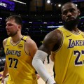 NBA gori zbog Lebrona! Iza zatvorenih vrata vodi se pravi rat: "Kralj" besan na Lejkerse, pregovori eksplodirali - odbija da…