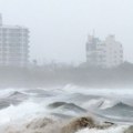 Tajfun Džangmi izazvao poplave i klizišta širom Japana, povređeno 40 osoba