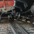 Vrućina deformisala šine? Detalji nesreće u Hrvatskoj: Voz iskočio iz šina i zakucao se u bilbord, umalo da ubije nekoga