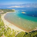 Hrvatska Sahara je okružena šumom i savršeno plavim morem, a nadaleko poznata među nudistima