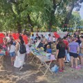 Dečija pijaca u Plankovom parku: Mali Zrenjaninci učili o preduzetništvu, razmeni i očuvanju prirode Dečija pijaca u Plankovom…