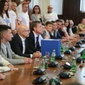 SRCE: Vučić izbore raspisao u centru, saglasnost za ime dao 10 minuta kasnije na Novom Beogradu