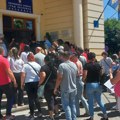 Radnici Džinsija koji su ostali bez posla protestvovali ispred Gradske kuće, razgovarali sa gradonačelnikom Leskovca