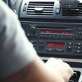 Ako stišavate radio dok parkirate automobil - postoji naučno objašnjenje za to