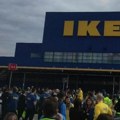 Evakuisana robna kuća IKEA u Beogradu: Svi zaposleni izašli, stoje na parkingu (foto)