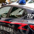 Žena iz BiH napravila haos u rimu: Šutirala i udarala po automobilima, a onda kuhinjskim nožem napala italijansku policiju