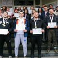 Stigli studenti, dočekali ih građani i medalje