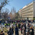 VIDEO Studentska KoMora: Studentima u kampusu pretio stariji muškarac