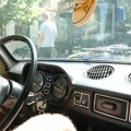 Ovako izgleda vožnja u staroj Zastavi 101 koja je postala hit za strance u Srbiji (video)
