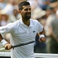 Novak ponovo „pumpao“ na Vimbldonu – i levo i desno i gore i dole, ovo dosad nismo videli