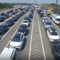 Počeo letnji haos na granicama: Kolone ka Grčkoj, ali i na ovom prelazu: Na vrelini se čeka i do tri sata (foto)