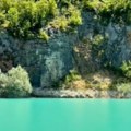 Jezero u našem komšiluku ima nestvarnu boju vode Malo ljudi zna za ovaj biser prirode