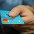 Bili maloletni kad su počinili krivično delo: Trojka zloupotrebila više od sto platnih kartica