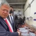 "Treba da budu likvidirani": Izraelski ministar stoji pored vezanih palestinskih zatvorenika (video)
