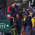 Scene kakve tenis nije video: igrači na ivici tuče, publika ih gađala flašama