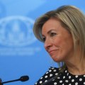 Zaharova se našalila na račun Makrona na marginama foruma u Sankt Peterburgu