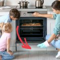 Celog života u fioku ispod špreta stavljate tepsije i plehove, a ona uopšte ne služi za to: Svrha joj je genijalna