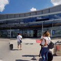 Majka krenula sa sinom (16) avionom iz Nemačke za Beograd, policija je odmah zaustavila: Preti joj kazna od 1.000 evra zbog…