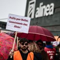 Kako francuska dinastija Milije, vlasnik poznatog lanca sportske opreme u Srbiji, vlada svetskom maloprodajom iz apsolutne…