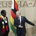 Putin poklonio helikopter predsedniku Zimbabvea