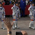 Uspešna misija Kineski astronauti sleteli na Zemlju posle 6 meseci u orbitalnoj stanici (foto)