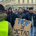 15 minuta tišine i prodajna izložba fotografija sa studentskih protesta „POP UP STAND“