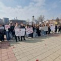 Učenici Medicinske škole protestovali u dvorištu, najavljuju blokadu ulice Jošanički kej