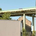 Nadvožnjak na Ibarskoj bez ograde: Putevi Srbije kažu da nije pala, nego da je uklonjena