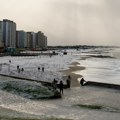 Dok se Evropa prži, u ovoj zemlji ljudi umiru od hladnoće! Teperatura pala na -18 stepeni, na plažama sneg (foto/video)