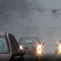 Сви путеви проходни, опрез због поледице и магле