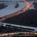 Путеви постали клизалишта, снег прави хаос, пријављена још једна опасност: Немачка на удару зимске олује