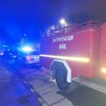 U Sremskoj Kamenici planuo automobil u garaži, vatrogasci spasili vlasnika kuće
