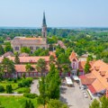 Srbija krije rajsku oazu za koju mnogi ne znaju: Na trećem najvišem vrhu Vojvodine nalazi se dvorac u kom je vreme stalo pre…