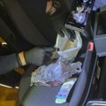 Uhapšen mladić na granici sa Crnom Gorom: Policija u tajnim šupljinama "golfa" pronašla čitavo bogatstvo