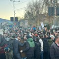 Protest građana u Novom Pazaru: Izbegnut incident između pristalica vlasti i opozicije